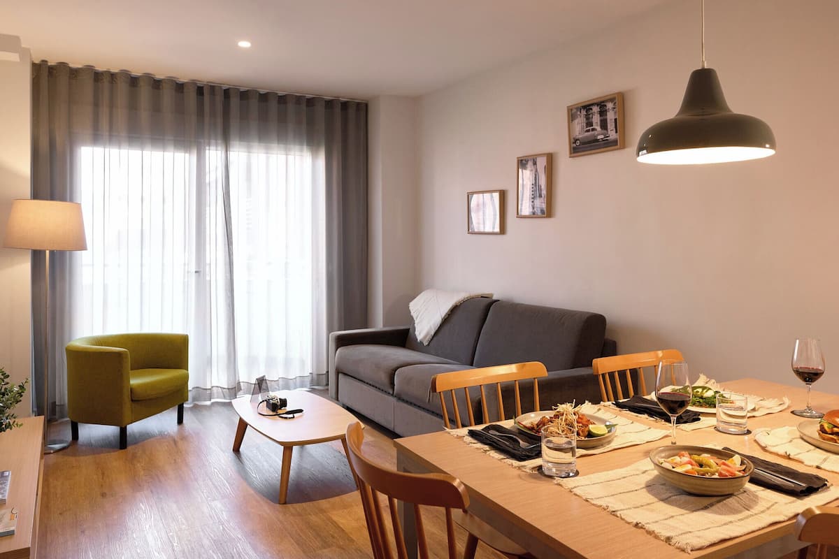 1 bedroom, desk, laptop workspace, blackout drapes