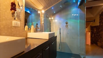 Luxury-Suite, Whirlpool | Badezimmer