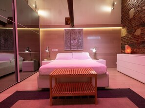 Suite de luxe, banyera d'hidromassatge | 4 dormitoris, llençols de cotó egipci i roba de llit d'alta qualitat 