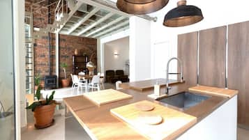Suite Luxury, idromassaggio | Cucina privata | Frigorifero con congelatore, piano cottura, macchina per caffè espresso