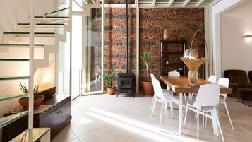 Suite Luxury, idromassaggio | Cucina privata | Frigorifero con congelatore, piano cottura, macchina per caffè espresso