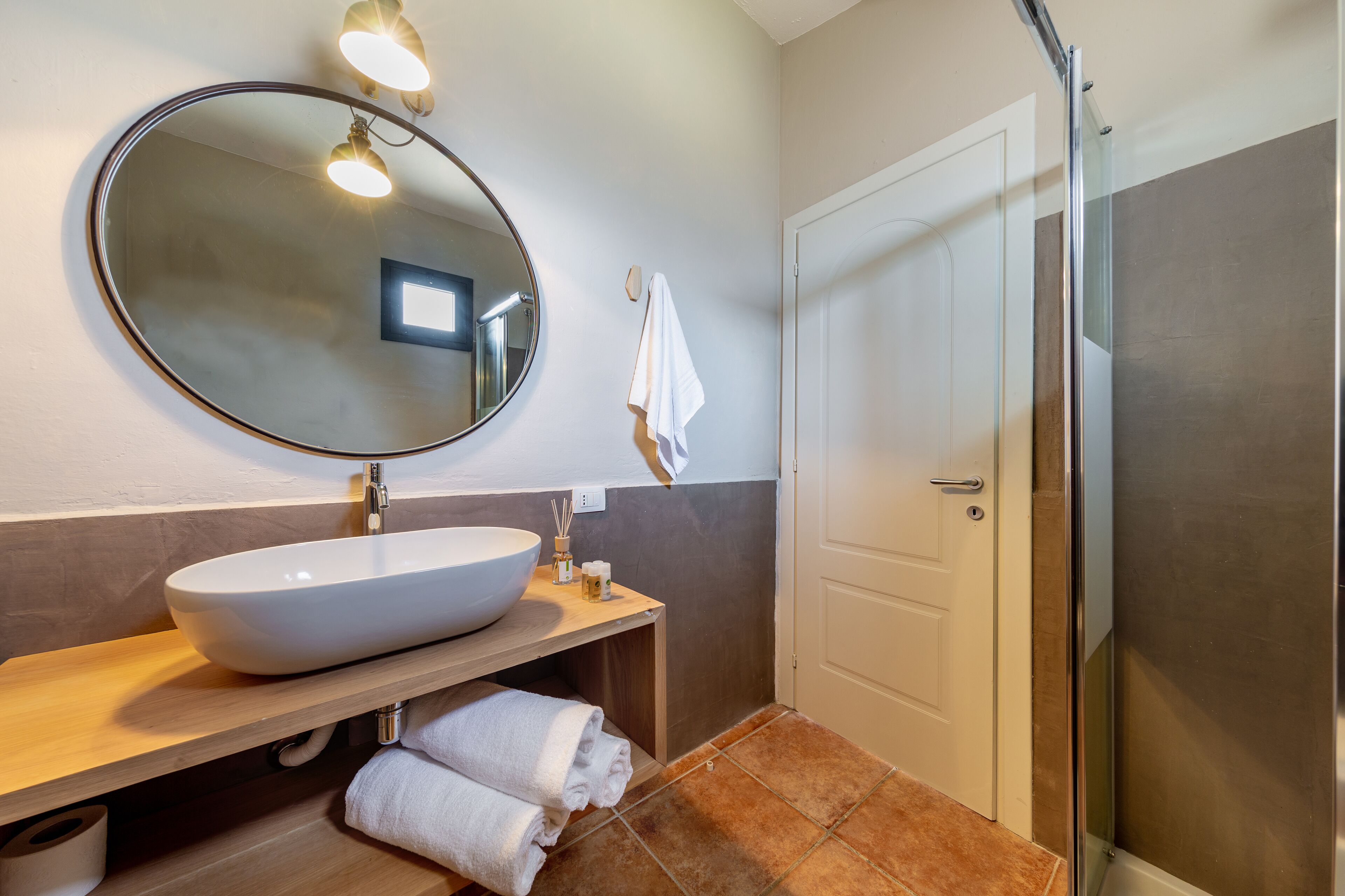 double room | bathroom | shower, free toiletries, hair dryer, bidet
