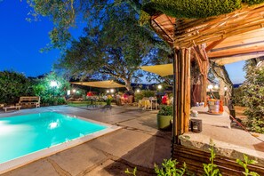 Poolside bar - Hotel Glamping Borgo di Campagna (Loiri Porto San Paolo)