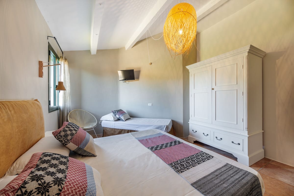 Quadruple Room | Minibar, free WiFi, bed sheets
