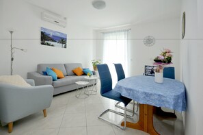 Superior Apartment, 2 Bedrooms, Balcony (4+1 people) | Select Comfort beds, in-room safe, desk, soundproofing - Apartmani Trogir (Trogir)