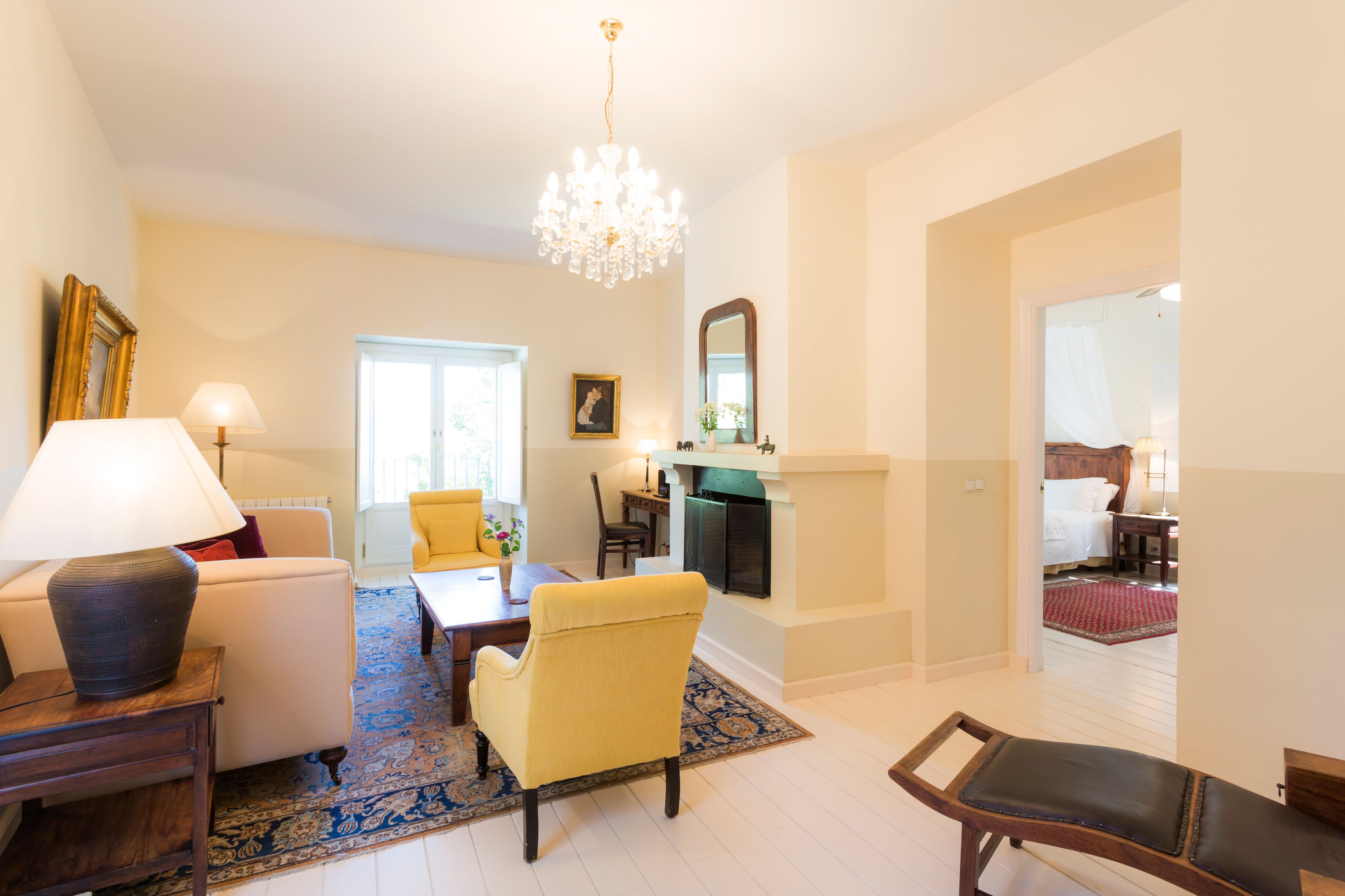 deluxe suite, garden view | living room