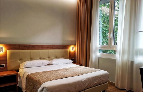 Desk, soundproofing, iron/ironing board, free WiFi - CSI Group - Hotel Central Station (Milan)