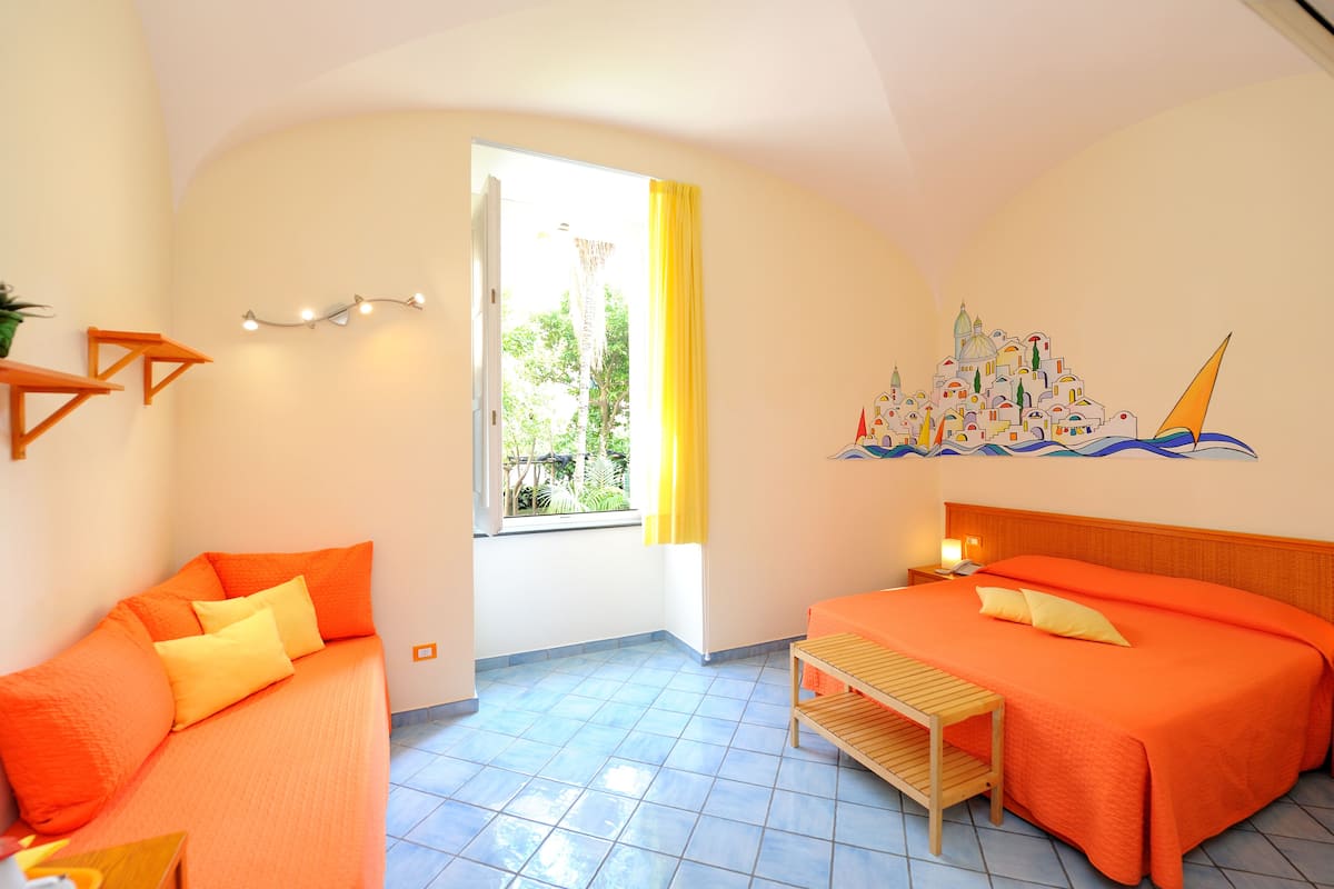 Standard Room | Premium bedding, minibar, in-room safe, desk