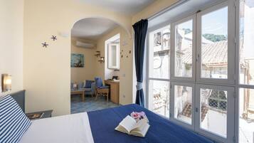 Junior Suite | Premium bedding, minibar, in-room safe, desk