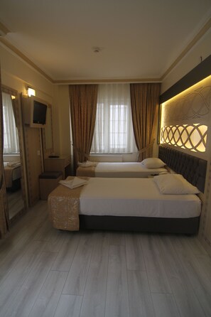 標準客房 | 客房內保險箱、書桌、熨斗/熨衣板、免費搖籃/嬰兒床