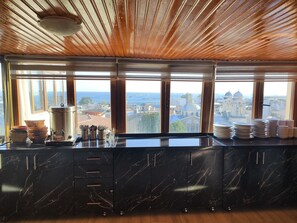 Breakfast, lunch and dinner served - Hotel Grand Liza (Istanbul)