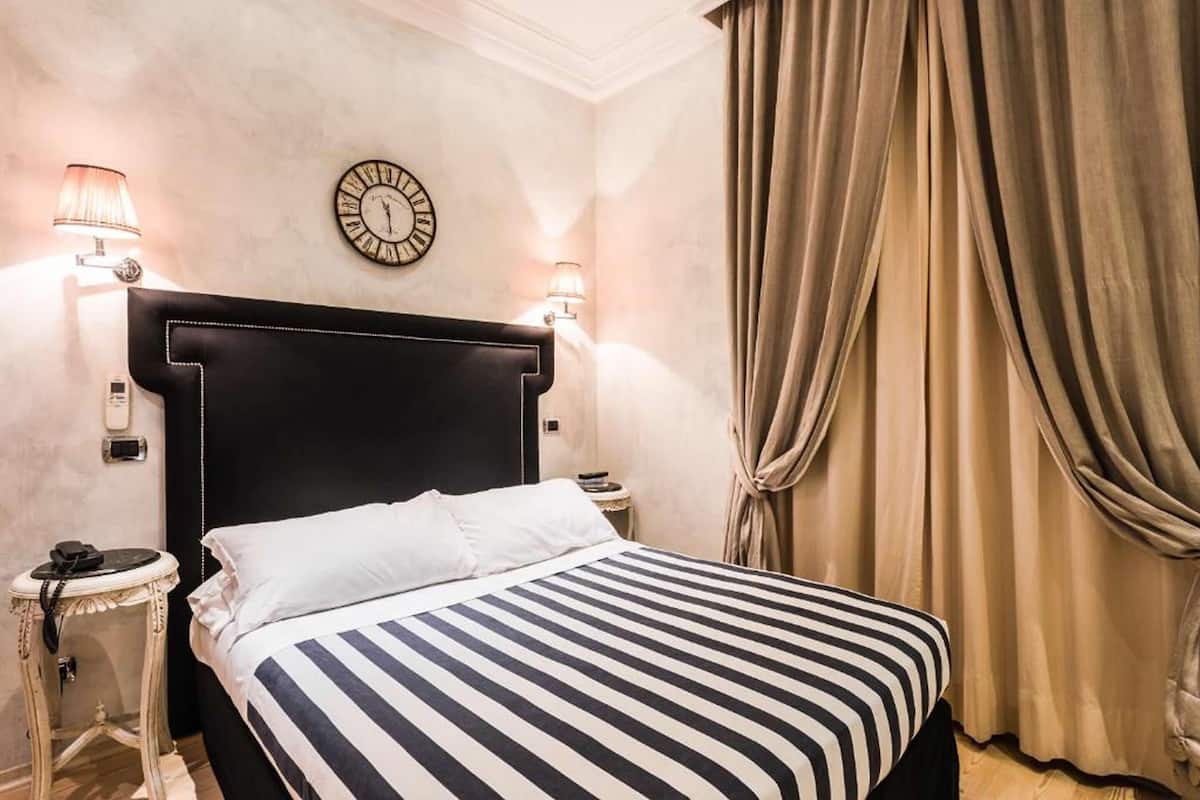 1 bedroom, Egyptian cotton sheets, premium bedding, down duvets