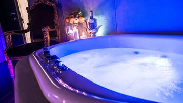 Honeymoon Suite | Egyptian cotton sheets, premium bedding, down duvets, memory-foam beds