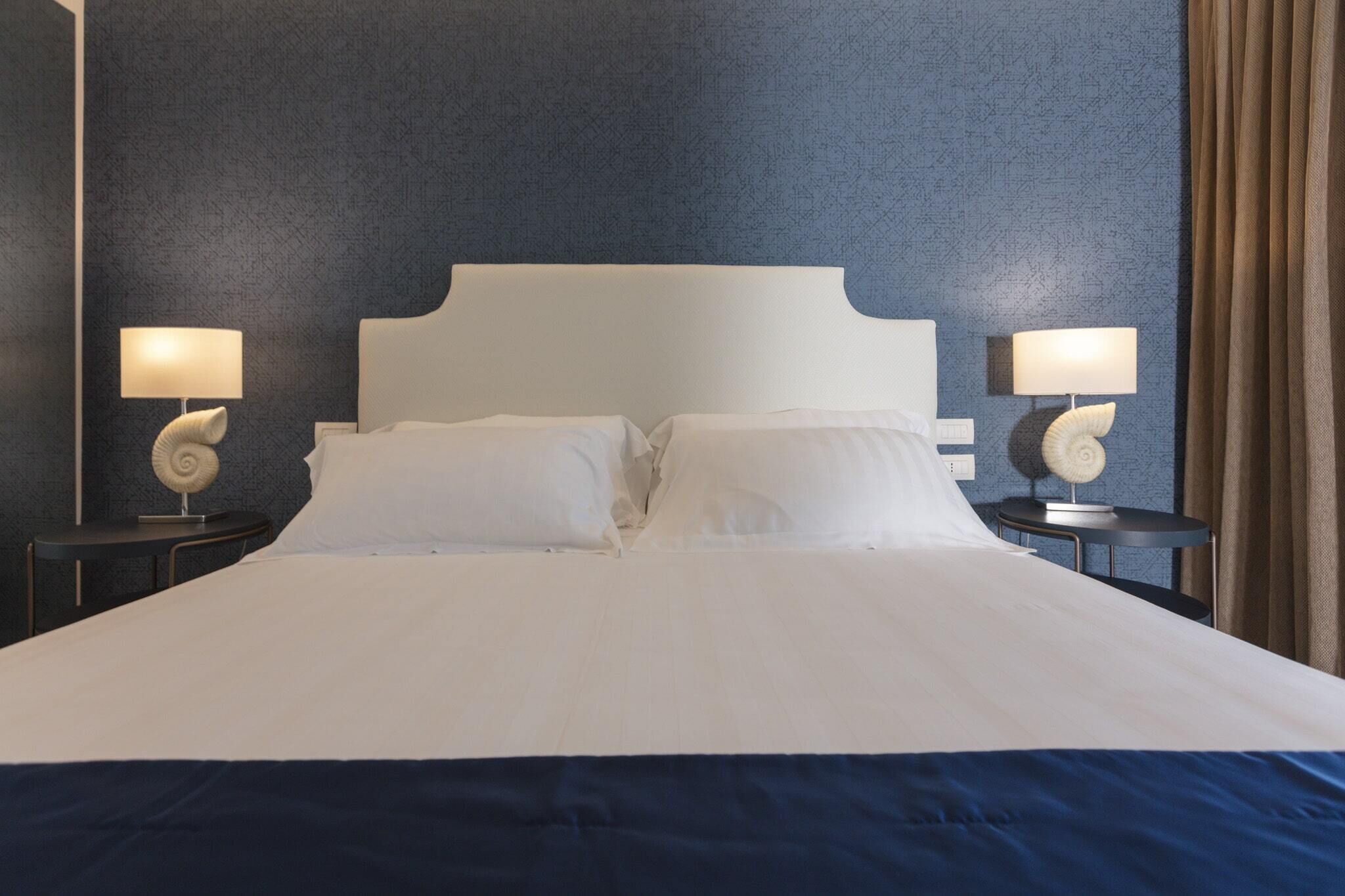 junior suite | 1 bedroom, pillow-top beds, minibar, in-room safe