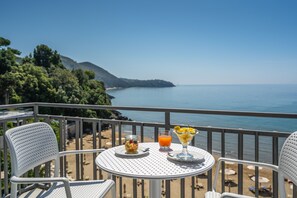 1 bedroom, pillow-top beds, minibar, in-room safe