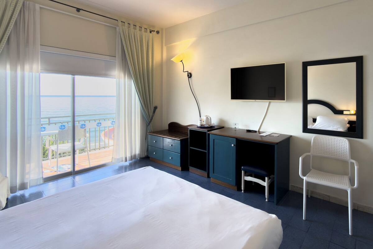 Phòng Economy, 1 phòng ngủ | Minibar, két bảo mật tại phòng, bàn