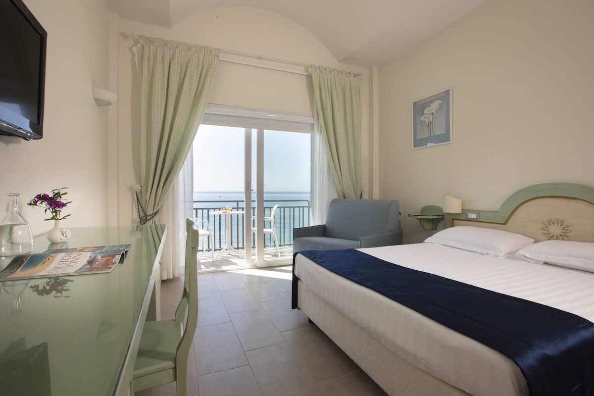 1 chambre, surmatelas, minibar, coffres-forts dans les chambres