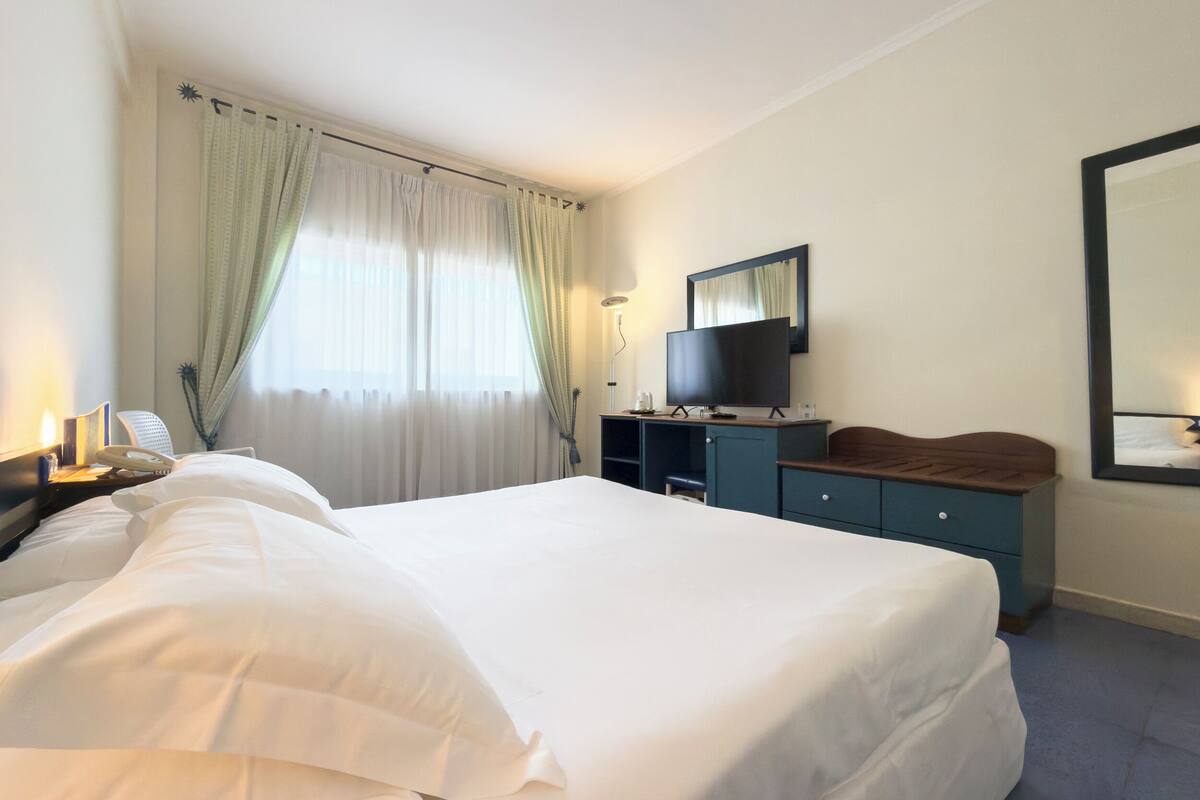 Phòng Economy | Minibar, két bảo mật tại phòng, bàn 