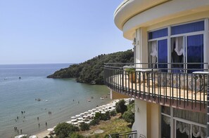 Exterior detail - Summit Hotel (Gaeta)