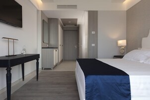 Colchones con pillow-top, minibar y caja de seguridad en la habitación 