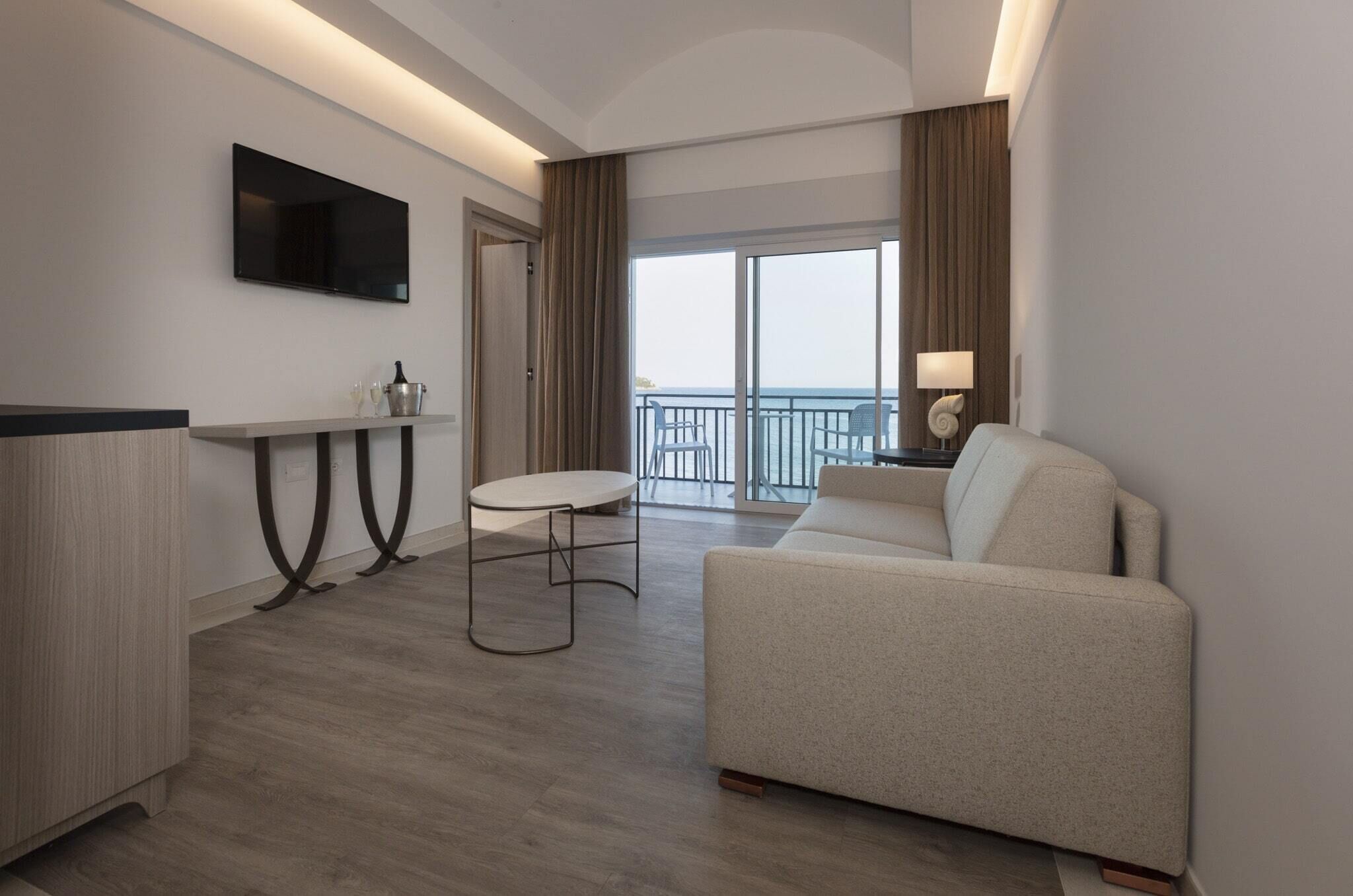 junior suite | living area | tv