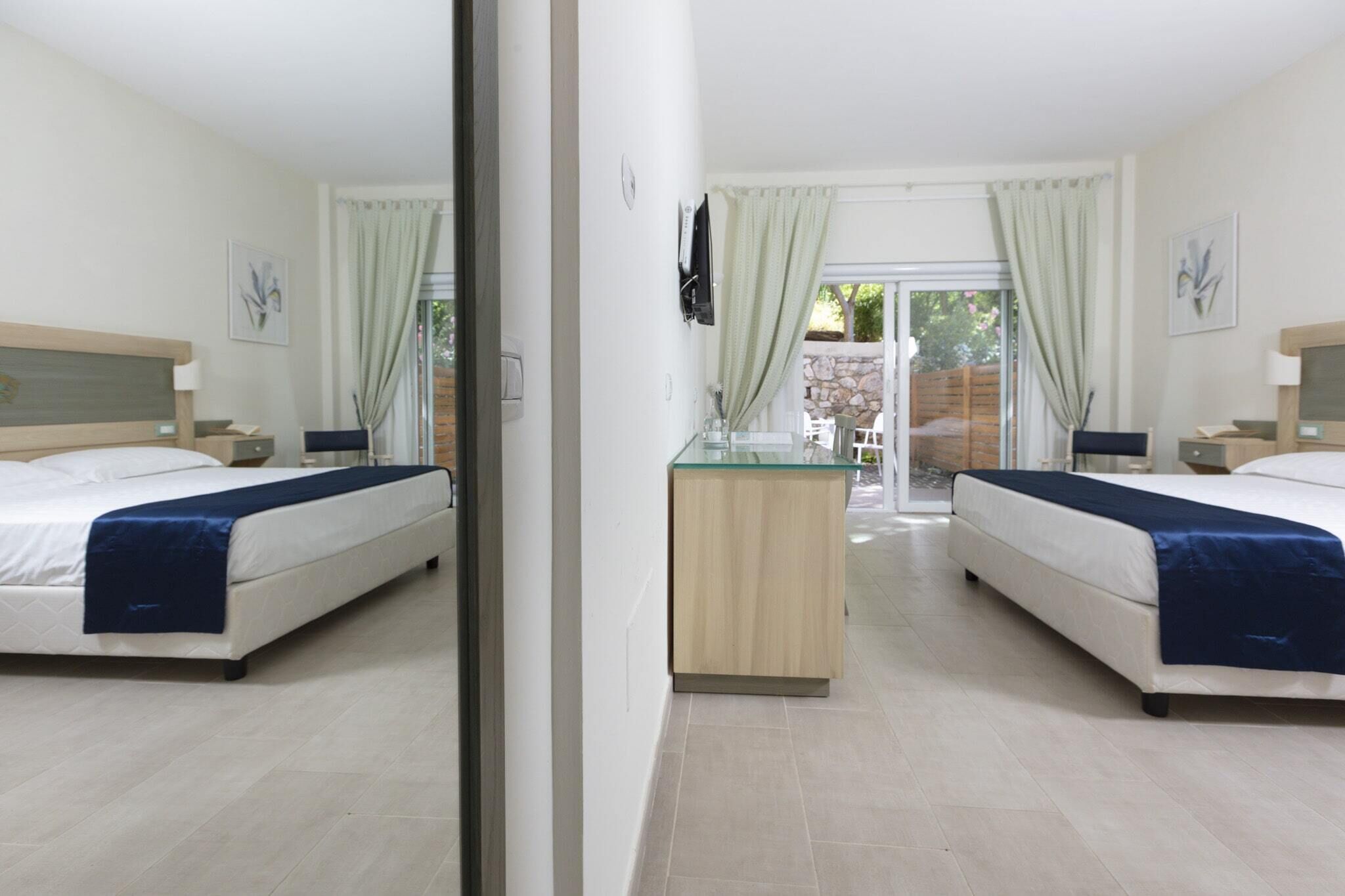 superior double or twin room, with garden | 1 bedroom, pillow-top beds, minibar, in-room safe