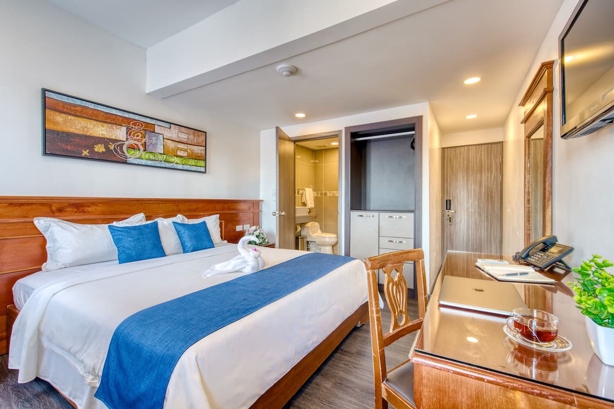 Classic Double Room | Premium bedding, in-room safe, desk, laptop workspace