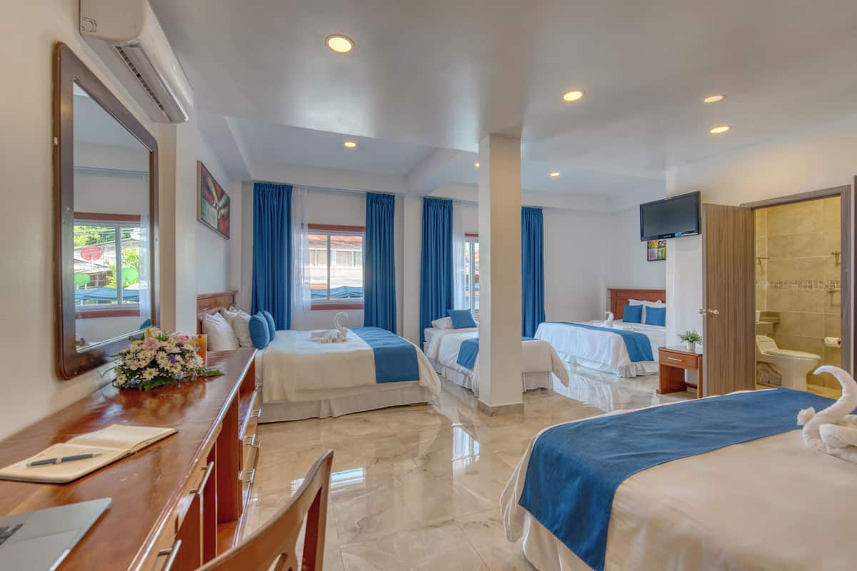 Habitación familiar | Ropa de cama de alta calidad, caja fuerte, escritorio