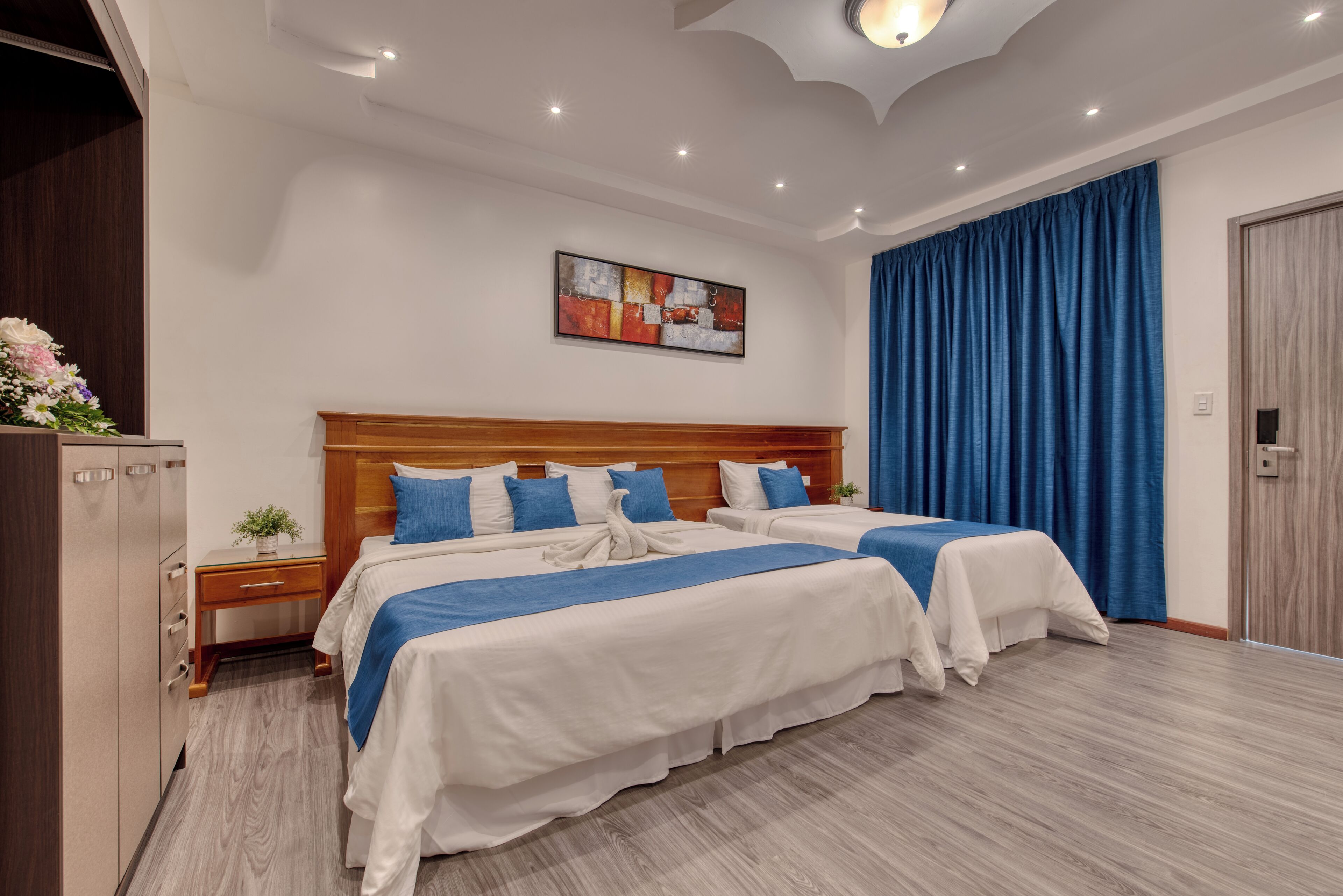 Standard Triple Room | Premium bedding, in-room safe, desk, laptop workspace