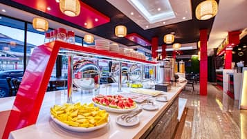 Daily full breakfast (PAB 10.70 per person)