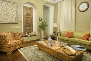 Library - A Casa Das Portas Velhas Hotel (Salvador)