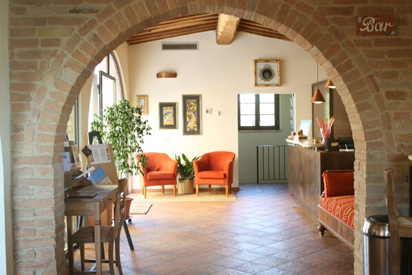Reception - Hotel More di Cuna (Monteroni d'Arbia)