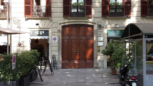 Front of property - Al Porta Susa B&B (Turin)