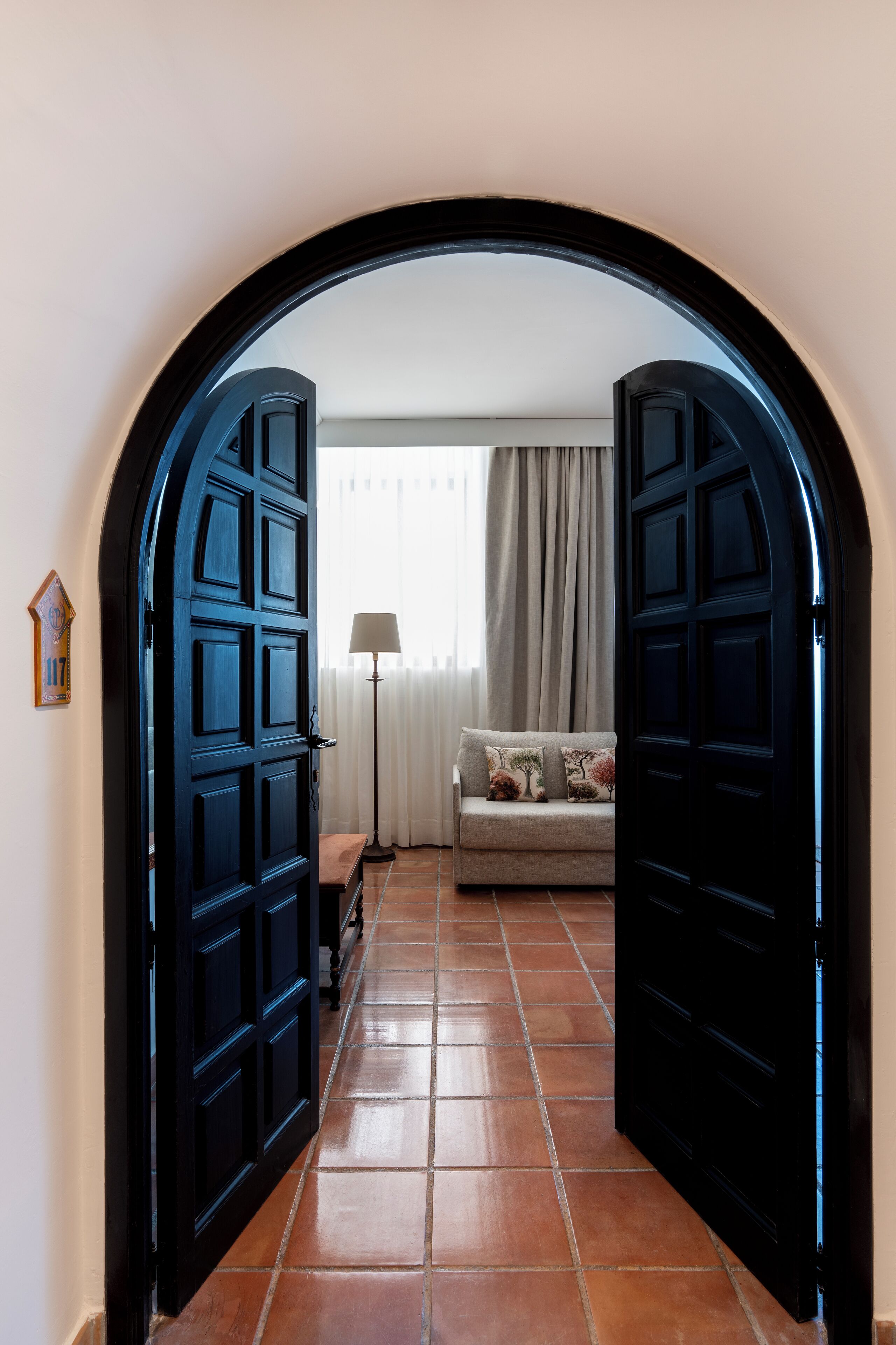 standard twin room | 1 bedroom, minibar, in-room safe, desk