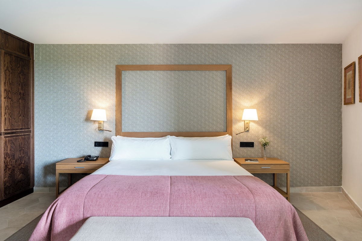 Suite junior | 1 habitación, minibar, caja de seguridad en la habitación y escritorio