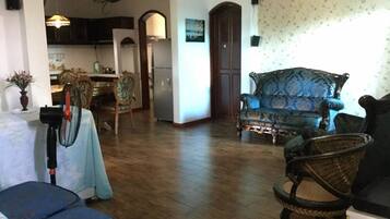 Télévision LCD de 32 pouces avec chaßnes numériques, télévision