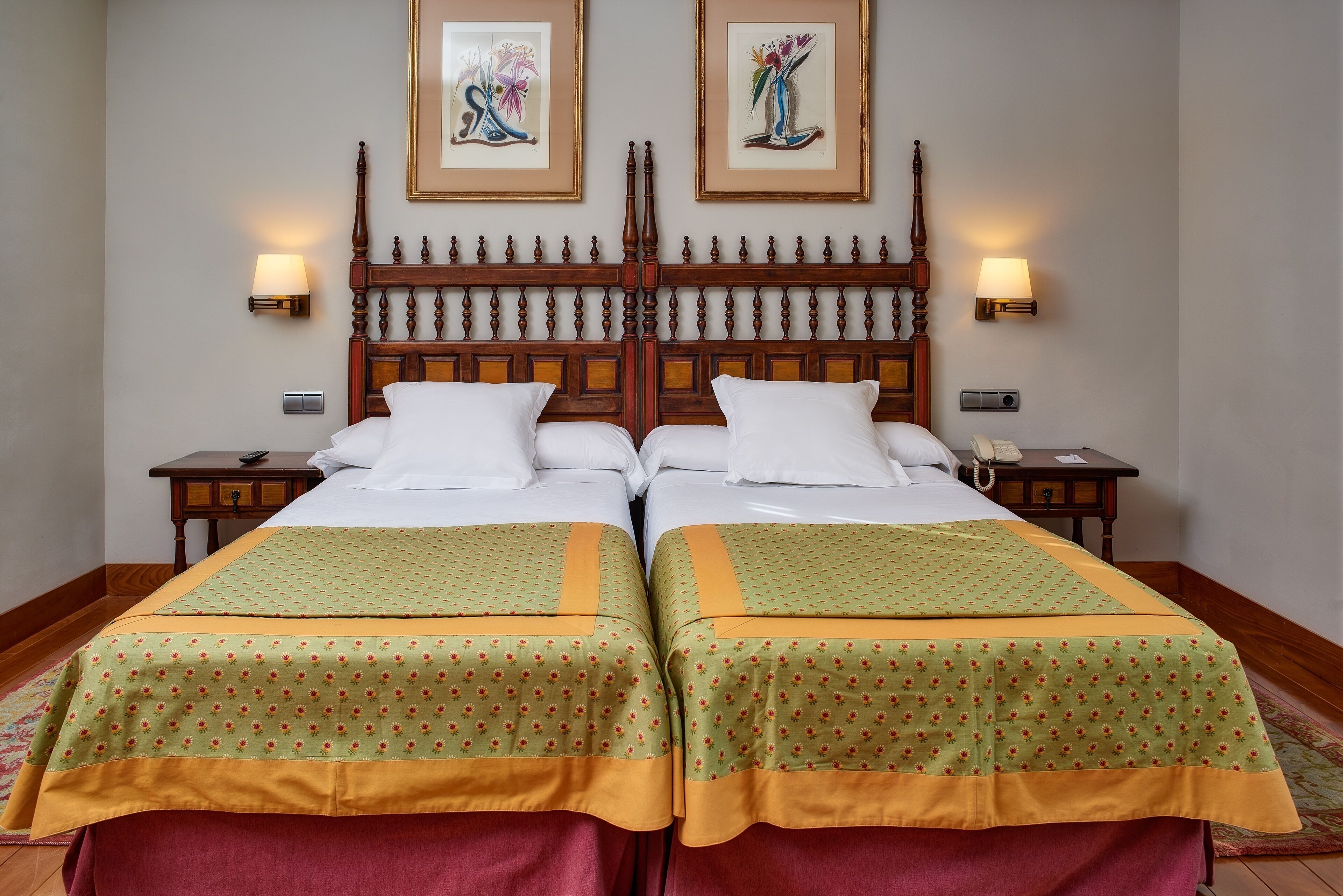 standard twin room | 1 bedroom, minibar, in-room safe, desk