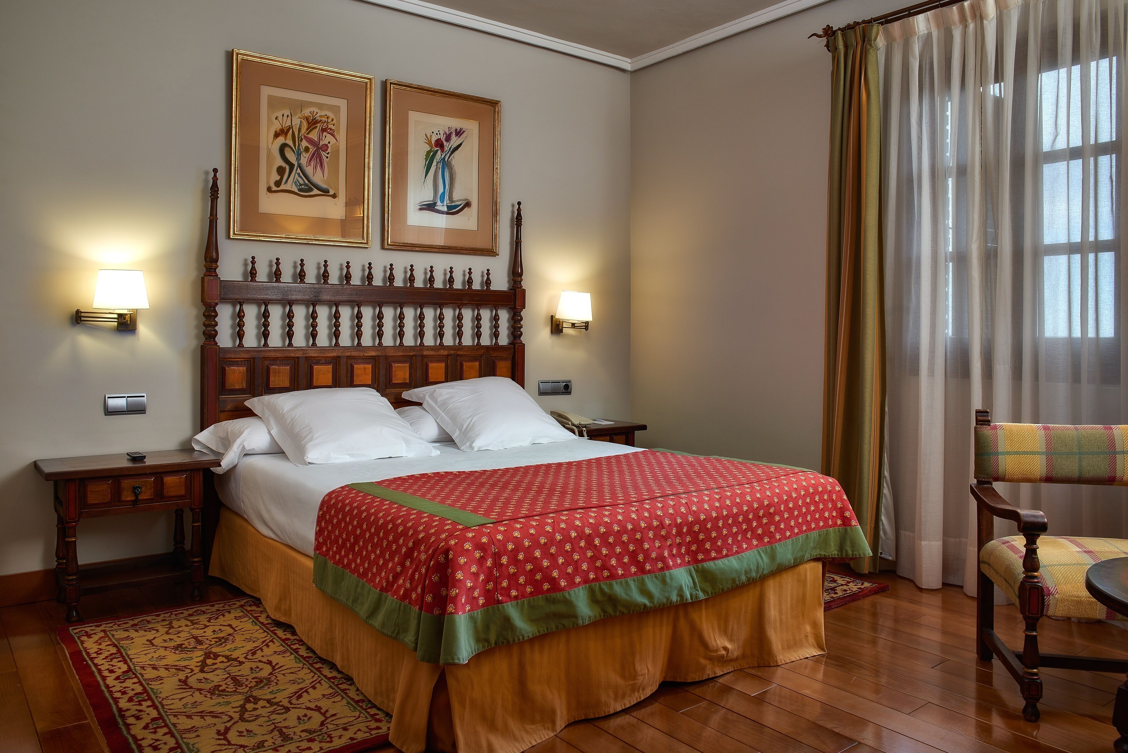 standard twin room | 1 bedroom, minibar, in-room safe, desk