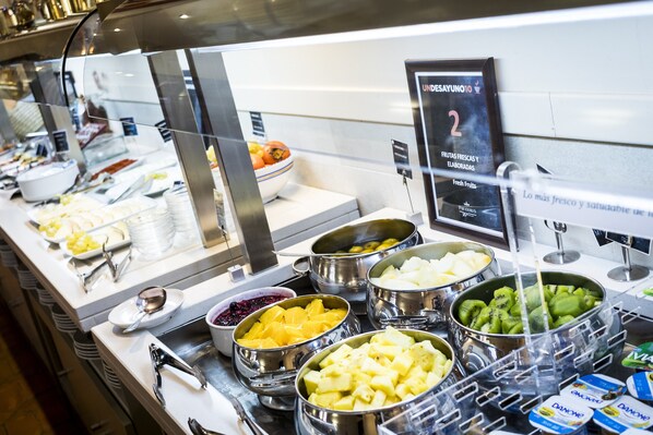 Desayuno buffet (EUR 20 por persona) 