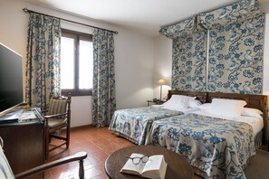 Premium bedding, minibar, in-room safe, desk - Parador De Jarandilla De La Vera (Jarandilla de la Vera)