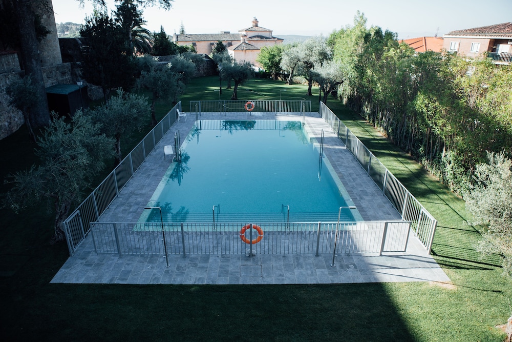 Parador de Jarandilla de la Vera by null