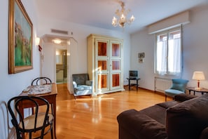 Double or Twin Room | Living room | TV - Apartment La Basilica (Venice)