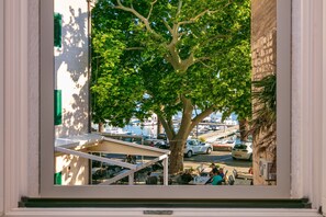 Comfort tweepersoonskamer, en-suite badkamer | Uitzicht vanuit accommodatie