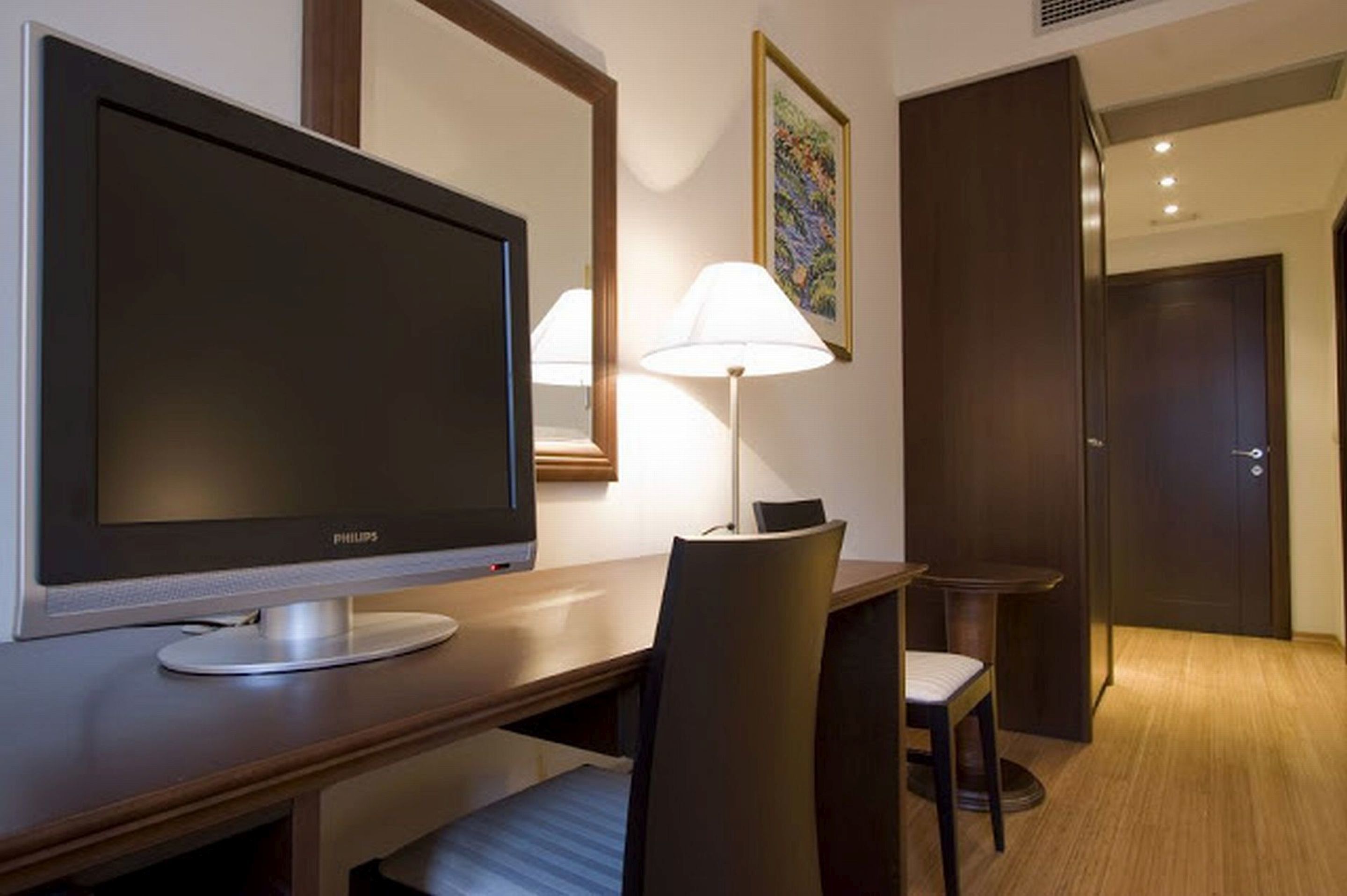 comfort double room, ensuite | minibar, in-room safe, desk, blackout curtains