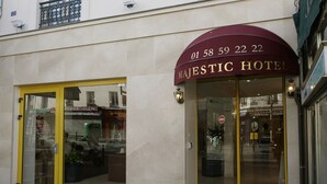 A building with a sign reading "MAJESTIC HOTEL" and a phone number. - 121 Paris Hotel (Paris)