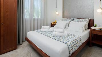 Deluxe Suite, 1 Bedroom | 1 bedroom, in-room safe, individually decorated, individually furnished