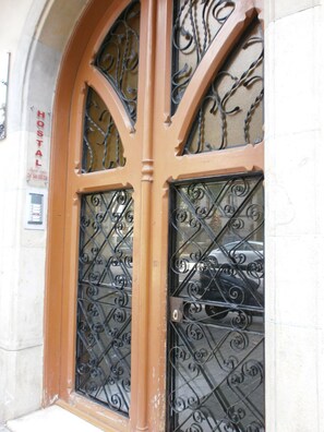 Exterior - Hostal Absolut Stay - Adults Only (Barcelona)