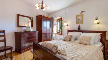 Villa, 3 Bedrooms, Balcony | 3 bilik tidur, peti besi dalam bilik, seterika/papan seterika