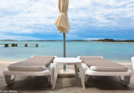 Beach nearby, snorkeling, beach volleyball, beach bar. Arena Hotel Holiday