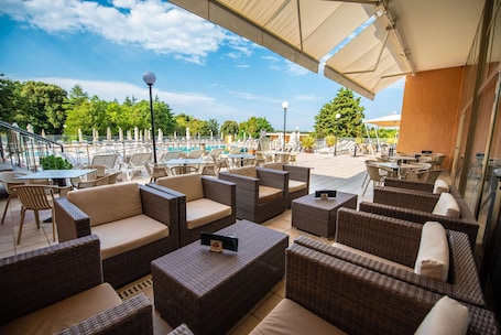 Terrace/patio. Arena Hotel Holiday